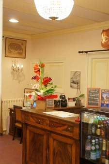 Private mansion in CARCASSONNE, 18 bedrooms, 1340 m² of living space with 2 hangars totaling 668 m², parking, garden of 350 m²