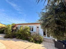 Maison plain-pied à RIEUX MINERVOIS 78m2 habitables, un  gite de 50m2 sur terrain 725m2, piscine