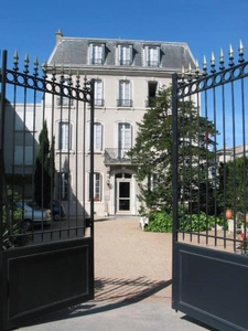 Private mansion in CARCASSONNE, 18 bedrooms, 1340 m² of living space with 2 hangars totaling 668 m², parking, garden of 350 m²