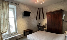 Private mansion in CARCASSONNE, 18 bedrooms, 1340 m² of living space with 2 hangars totaling 668 m², parking, garden of 350 m²