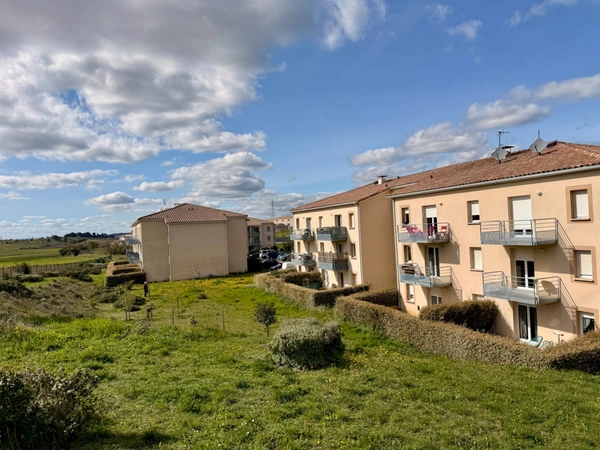 Appartement T3 à  BERRIAC  60m2 habitables, deux chambres, deux places de parking