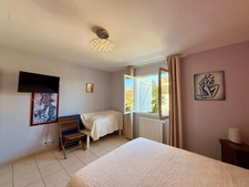 Maison plain-pied à RIEUX MINERVOIS 78m2 habitables, un  gite de 50m2 sur terrain 725m2, piscine
