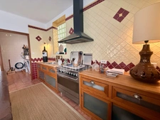Beautiful 3-bedroom apartment in Carcassonne city centre, 140m2 of living space, one parking space