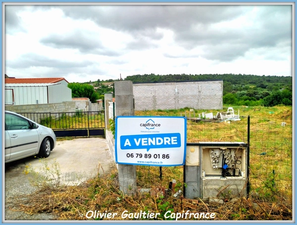 Dpt Aude (11), à vendre proche de NARBONNE Terrain artisanal de 2116m² avec Hangar de 160m2