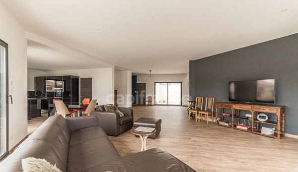 Villa architecte  à vendre 6 pièces proche de CARCASSONNE (11) 186,80m2 habitable sur terrain de 1926m2