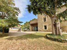 Manor house in CARCASSONNE with 233m2 of living space, 5 bedrooms, garage, swimming pool, 1100m2 plot