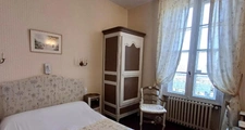 Private mansion in CARCASSONNE, 18 bedrooms, 1340 m² of living space with 2 hangars totaling 668 m², parking, garden of 350 m²
