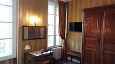 Private mansion in CARCASSONNE, 18 bedrooms, 1340 m² of living space with 2 hangars totaling 668 m², parking, garden of 350 m²