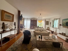 Beautiful 3-bedroom apartment in Carcassonne city centre, 140m2 of living space, one parking space