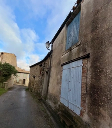 Immeuble à renover à vendre MONTLAUR (11) 282m2 environ avec terrain