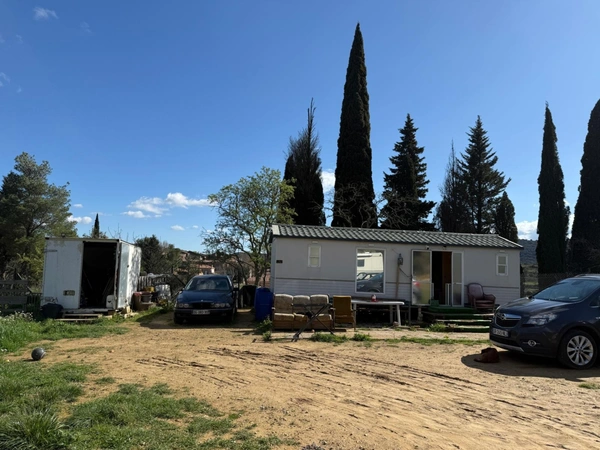 Bungalow 22 M2, deux chambres, su 410m2 de terrain, village proche de Durban 