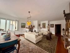 Beautiful 3-bedroom apartment in Carcassonne city centre, 140m2 of living space, one parking space