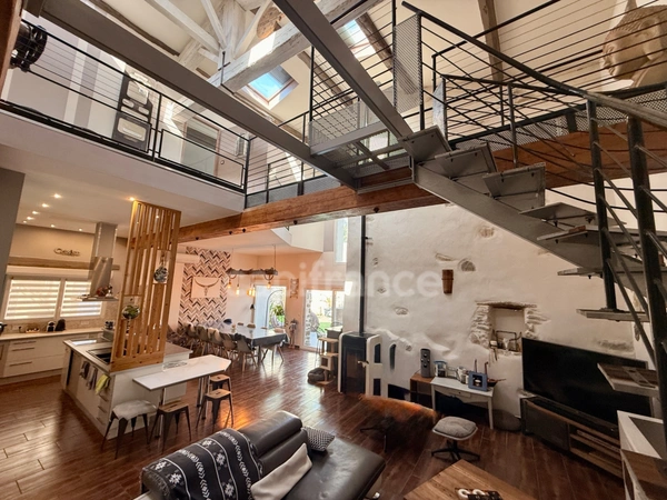 Loft exceptionnel 170m2 habitables 4 chambres, 1 garage et jardin à 20km de Carcassonne  avec piscine hors sol