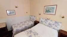 Private mansion in CARCASSONNE, 18 bedrooms, 1340 m² of living space with 2 hangars totaling 668 m², parking, garden of 350 m²