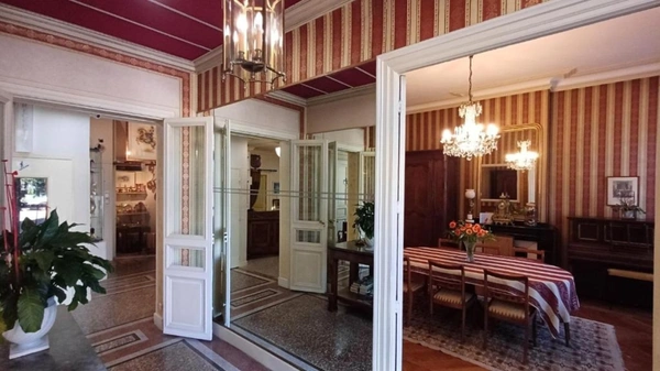 Hôtel particulier à  CARCASSONNE, 18 chambres, 1340 m² habitables avec 2 hangars 668 m², parking, jardin 350 m²