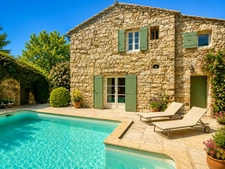 Mas de village avec jardin et piscine dans un hameau de Murs à 7 minutes de Gordes