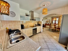 Dpt Vaucluse (84), à vendre aux Imberts quartier de GORDES, maison de plein pied avec 3 chambres et 1600 m2 de jardin  