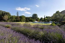 Dpt Vaucluse (84), à vendre GORDES propriété de 465 m2 en pierre avec 11 chambres sur près de 5 ha