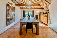 Dpt Vaucluse (84), à vendre en campagne de MENERBES, proche de Gordes et de l'Isle sur la Sorgue, Propriété de près de 2 ha avec Mas familial et dépendances sur près de 400 m² offrant 7 chambres