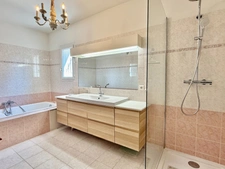 Maison à vendre aux portes de ROUSSILLON (84) 5 chambres, piscine, jardin paysagé