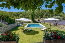 Bastide à vendre composée de 4 suites, 1 annexe avec piscine sur terrain attenant de près d'un hectare OPPEDE (84)