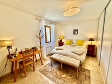 Dpt Vaucluse (84), à vendre aux Imberts quartier de GORDES, maison de plein pied avec 3 chambres et 1600 m2 de jardin  