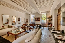 Dpt Vaucluse (84), à vendre au Coeur de L'ISLE SUR LA SORGUE exceptionnelle maison de près de 600 m2 avec jardin paysagé avec piscine sur plus de 900 m2 et chapelle à rénover de près de 180 m2 