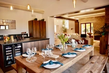 Maison à vendre Bastide composée de 5 suites avec piscine sur terrain attenant de près d'un hectare OPPEDE (84)