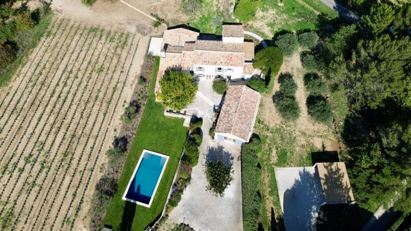 Maison à vendre Bastide composée de 5 suites avec piscine sur terrain attenant de près d'un hectare OPPEDE (84)