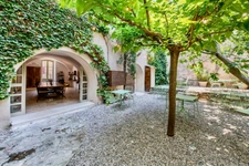 Dpt Vaucluse (84), à vendre BEAUMETTES maison de village de près de 350 m² avec piscine et spa sur un terrain de 1 924,00 m² 