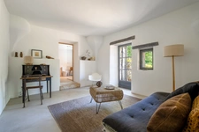Propriété à vendre avec Mas d’Exception, Borie avec près de 310m2,à Gordes (84). piscine sur 3,4 hectares