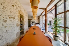 Dpt Vaucluse (84), à vendre au Coeur de L'ISLE SUR LA SORGUE exceptionnelle maison de près de 600 m2 avec jardin paysagé avec piscine sur plus de 900 m2 et chapelle à rénover de près de 180 m2 