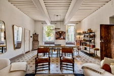 Dpt Vaucluse (84), à vendre au Coeur de L'ISLE SUR LA SORGUE exceptionnelle maison de près de 600 m2 avec jardin paysagé avec piscine sur plus de 900 m2 et chapelle à rénover de près de 180 m2 