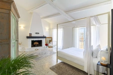 Character house (nearly 320 m2, 5 bedrooms) with interior courtyard, swimming pool & independent apartment (nearly 135 m2, 2 bedrooms) – Lagnes, Luberon (84)