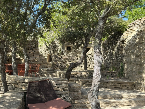 Propriete à vendre : Exceptionnel ensemble de Bories au cœur du Luberon, à Gordes (84) 3 suites, piscine