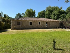 Dpt Vaucluse (84), à vendre aux Imberts quartier de GORDES, maison de plein pied avec 3 chambres et 1600 m2 de jardin  