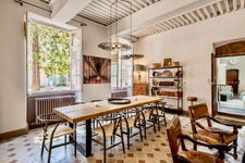 Dpt Vaucluse (84), à vendre au Coeur de L'ISLE SUR LA SORGUE exceptionnelle maison de près de 600 m2 avec jardin paysagé avec piscine sur plus de 900 m2 et chapelle à rénover de près de 180 m2 