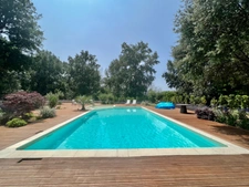 Dpt Vaucluse (84), à vendre GORDES propriété de 465 m2 en pierre avec 11 chambres sur près de 5 ha