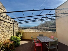 Mas rénové à vendre en campagne de OPPEDE (84), près 200 m2, 3 chambres sur terrain attenant piscinable de près de 1075 m2.