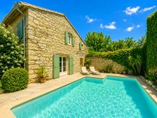 Mas de village avec jardin et piscine dans un hameau de Murs à 7 minutes de Gordes