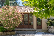Bastide à vendre composée de 4 suites, 1 annexe avec piscine sur terrain attenant de près d'un hectare OPPEDE (84)