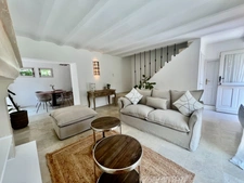 Dpt Vaucluse (84), à vendre GORDES propriété de 465 m2 en pierre avec 11 chambres sur près de 5 ha