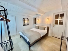 Dpt Vaucluse (84), à vendre GORDES propriété de 465 m2 en pierre avec 11 chambres sur près de 5 ha