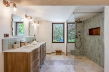 Bastide à vendre composée de 4 suites, 1 annexe avec piscine sur terrain attenant de près d'un hectare OPPEDE (84)