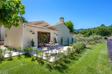 Bastide à vendre composée de 4 suites, 1 annexe avec piscine sur terrain attenant de près d'un hectare OPPEDE (84)