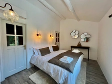 Dpt Vaucluse (84), à vendre GORDES propriété de 465 m2 en pierre avec 11 chambres sur près de 5 ha
