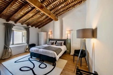 Dpt Vaucluse (84), à vendre au Coeur de L'ISLE SUR LA SORGUE exceptionnelle maison de près de 600 m2 avec jardin paysagé avec piscine sur plus de 900 m2 et chapelle à rénover de près de 180 m2 