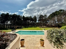 Maison à vendre aux portes de ROUSSILLON (84) 5 chambres, piscine, jardin paysagé