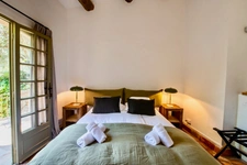 Dpt Vaucluse (84), à vendre BEAUMETTES maison de village de près de 350 m² avec piscine et spa sur un terrain de 1 924,00 m² 