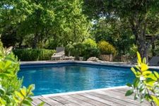 Propriété à vendre avec Mas d’Exception, Borie avec près de 310m2,à Gordes (84). piscine sur 3,4 hectares